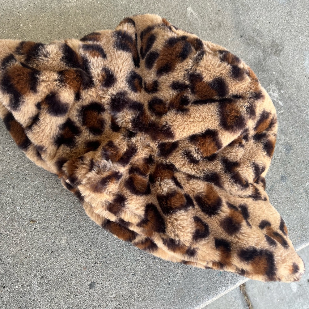 Leopard Bucket Hat 🐾 - Picture 3 of 5